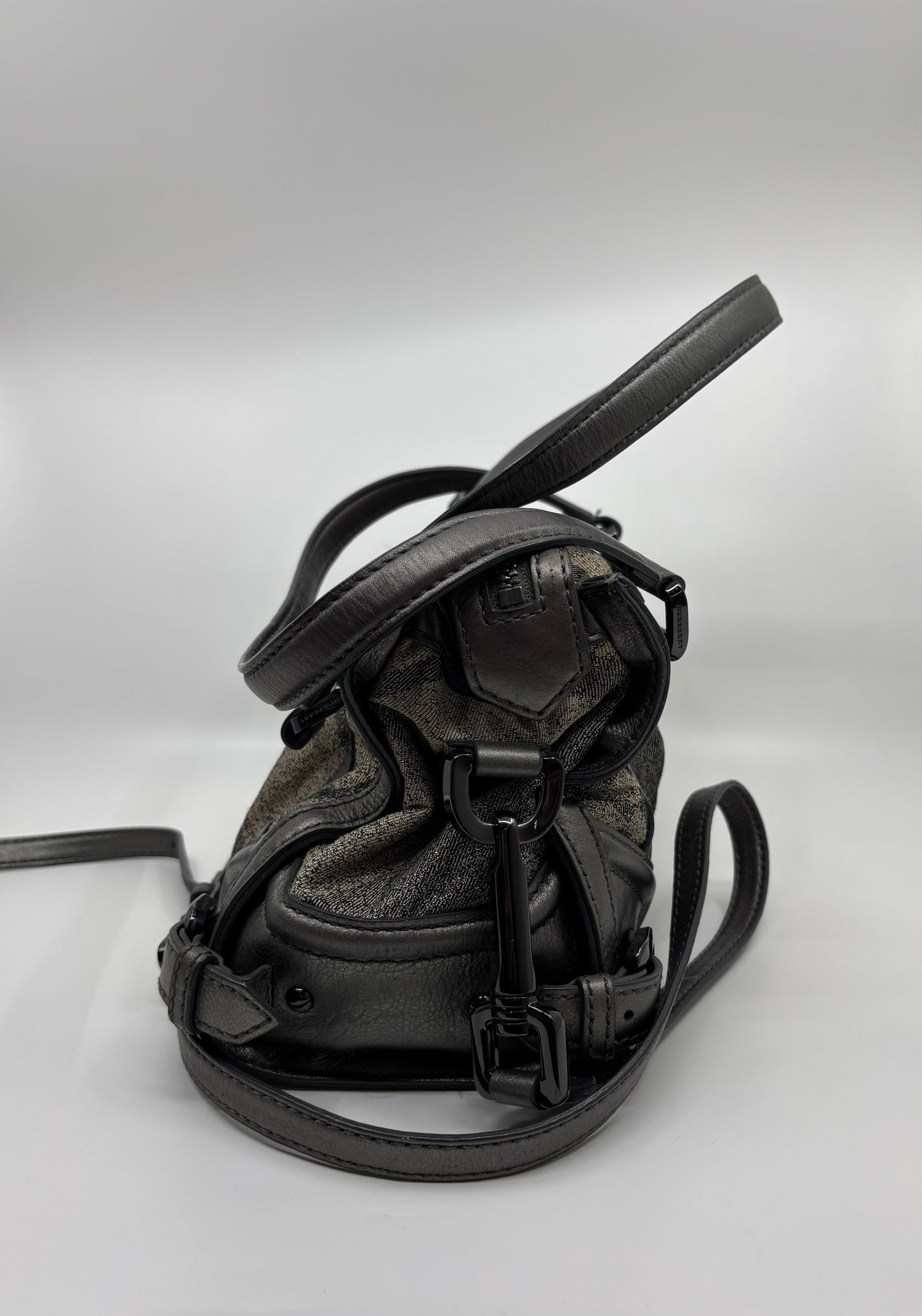Bolso bowling y bandolera en cuadros brillo