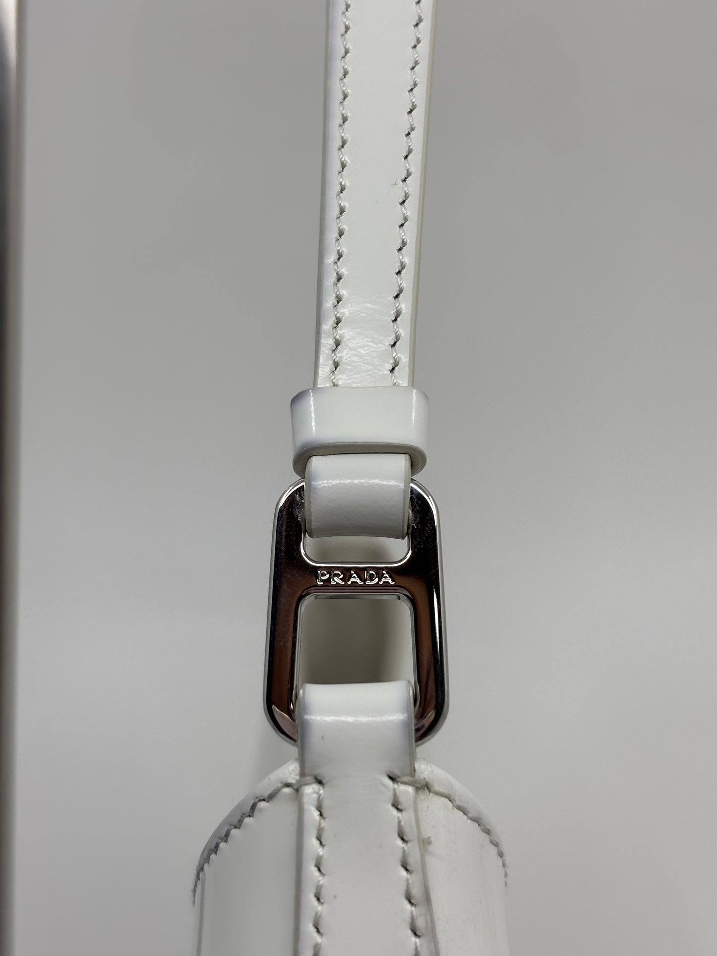 Bandolera Prada de piel cepillada Cleo