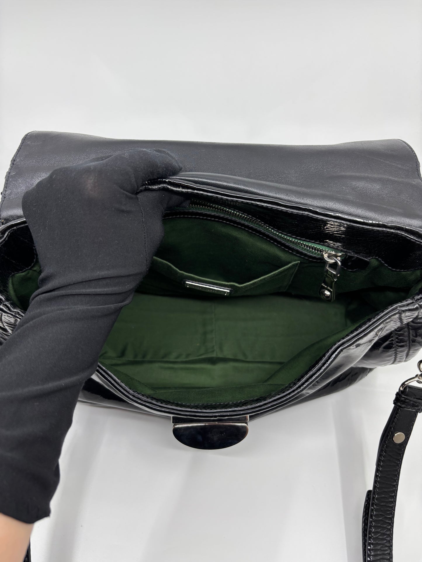 Bolso Turnlock charol negro